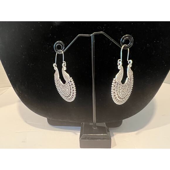 NEW Artisan Handmade Silver Tone Hoop Pierced Earrings Oxidized Paisley Motif - Picture 1 of 5